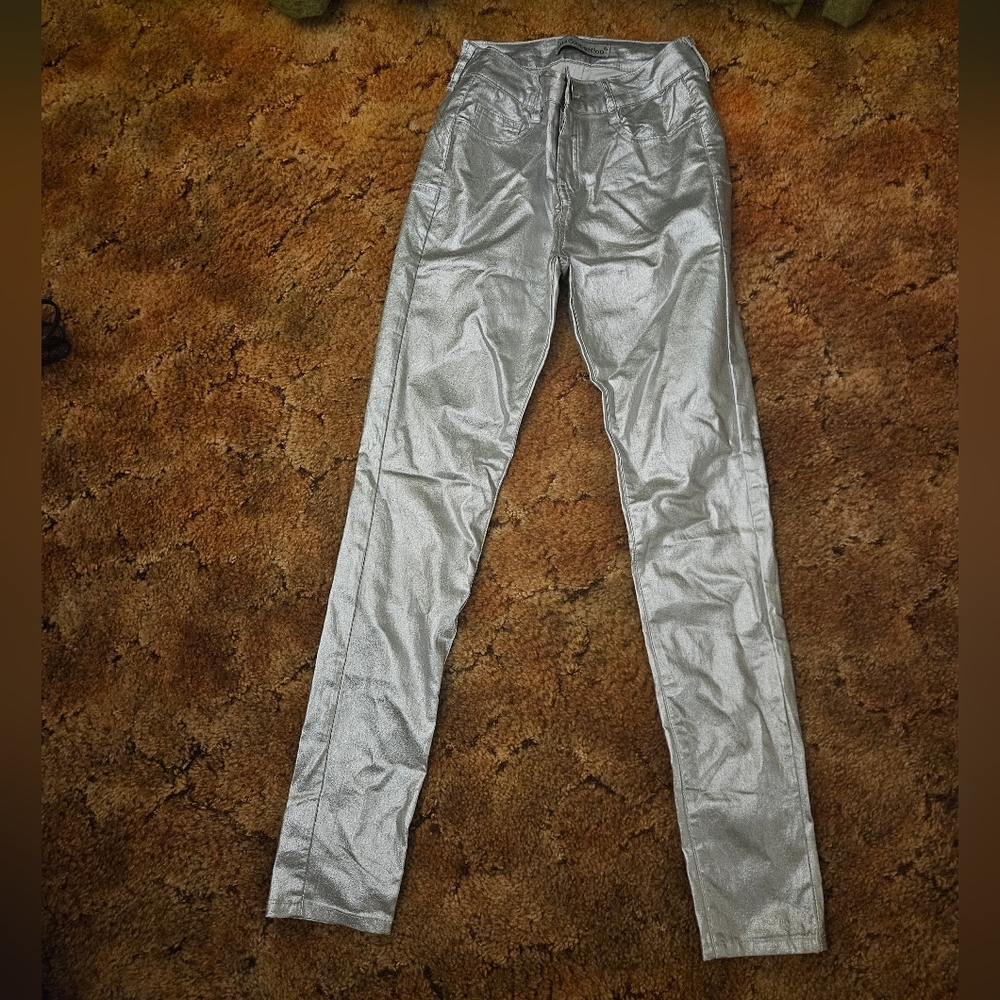 Sleek Silver Skinny Jeans for a Stylish Look